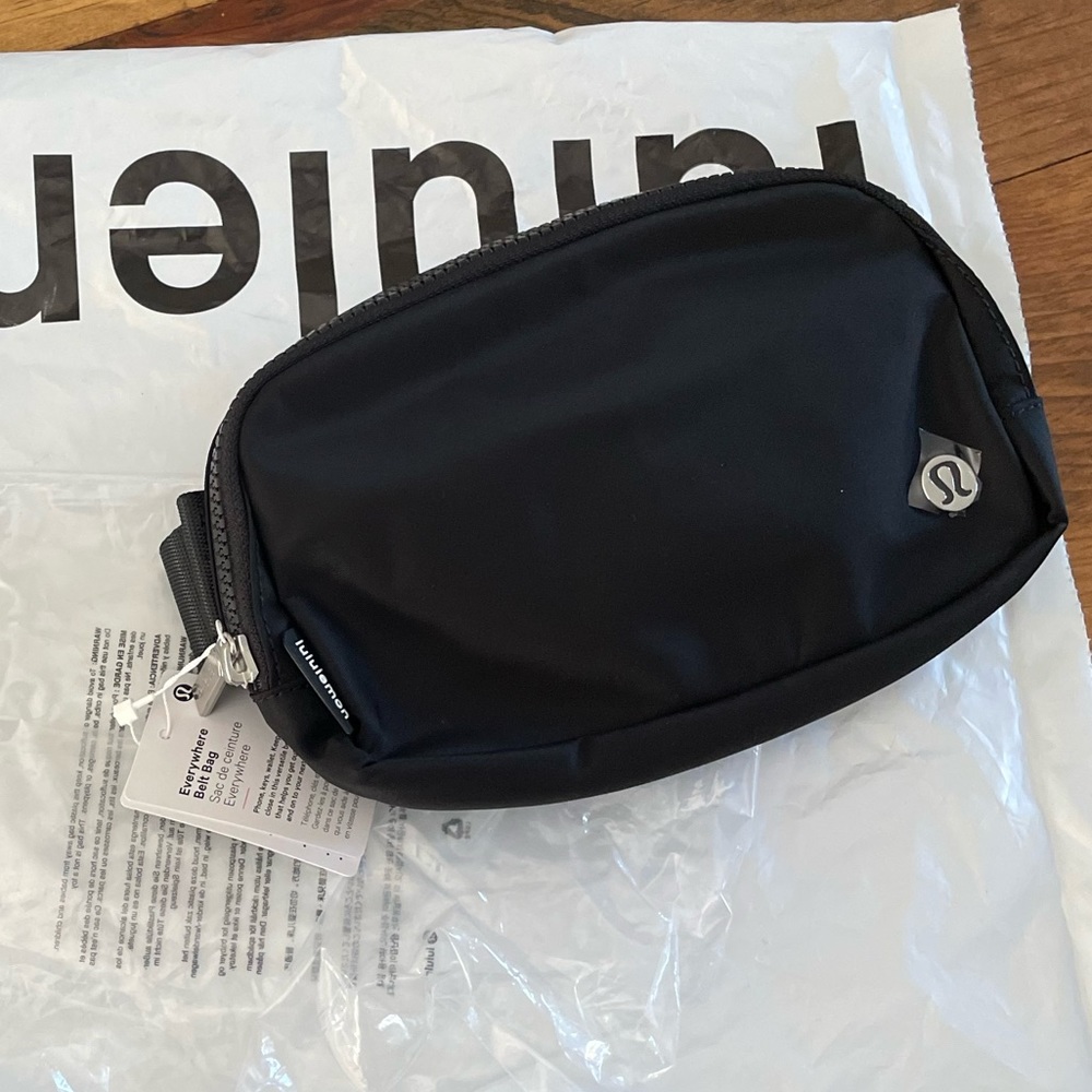 Lululemon Black Everywhere Belt Bag- NWT